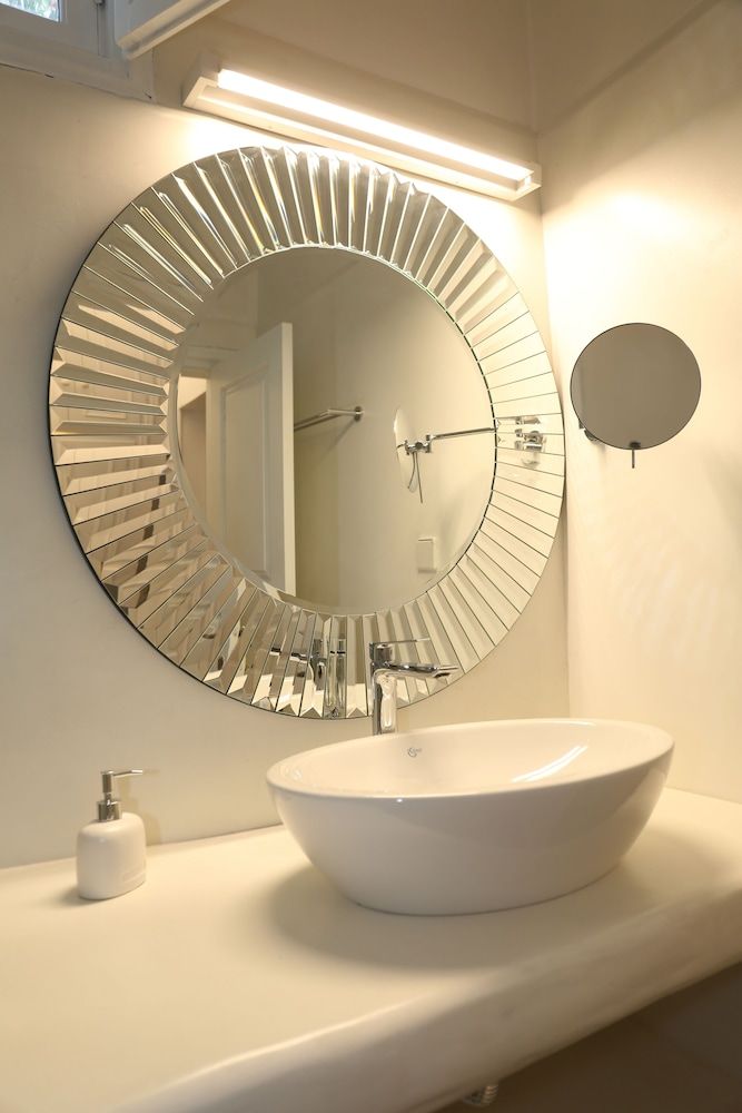 Oia Sunset Villas PEARL: 2 Bedroom Sunset & Sea View with Private Hot Tub & Shared Pool 15