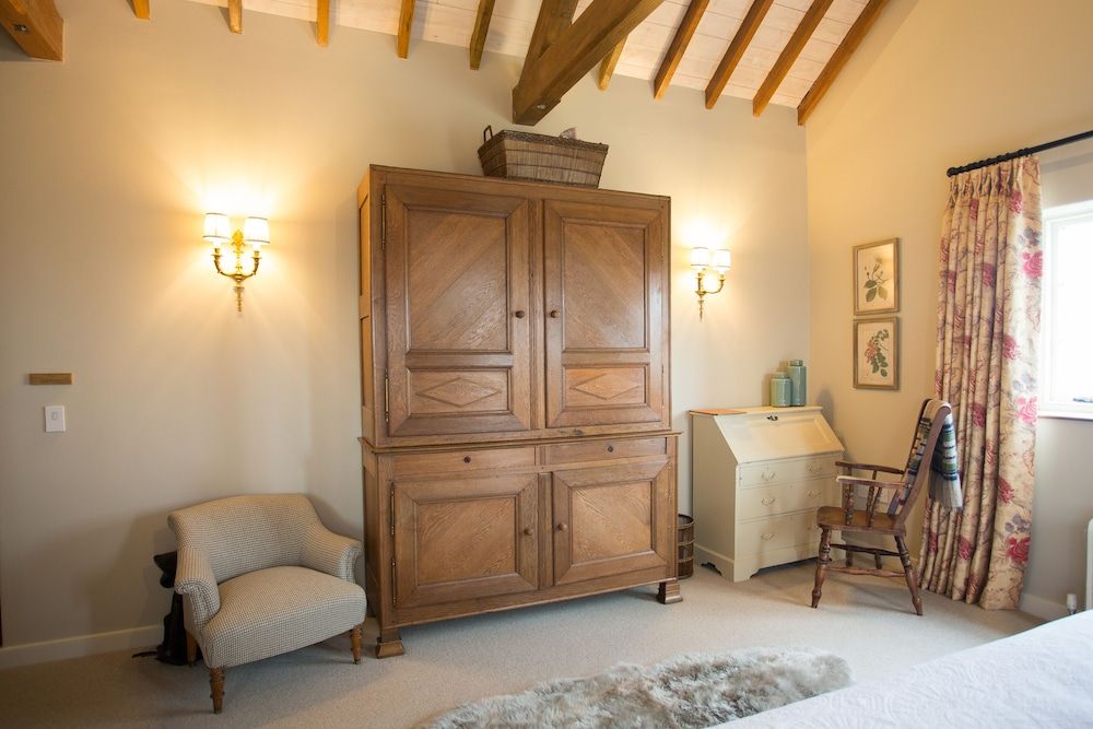 The Three Daggers Luxury Double Room, Ensuite (Coulston) 2