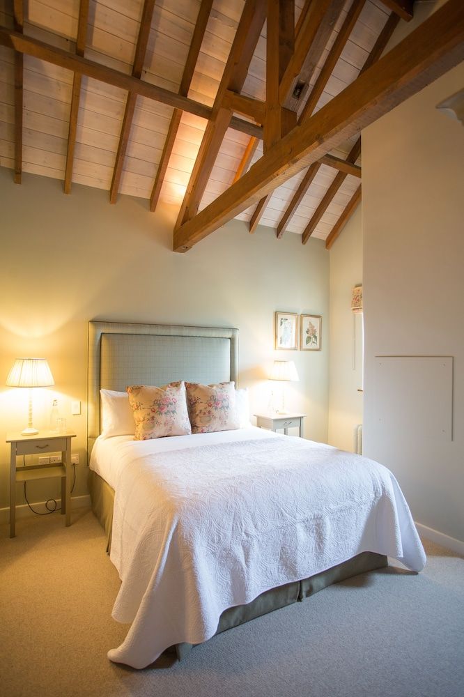 The Three Daggers Luxury Double Room, Ensuite (Priory) 2