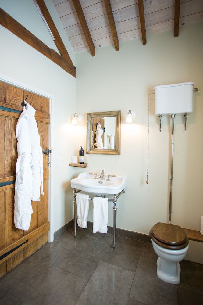 The Three Daggers Luxury Double Room, Ensuite (Priory) 3