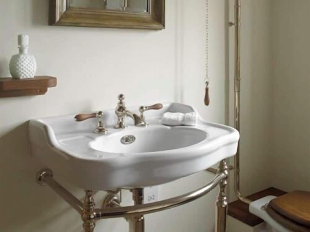 The Three Daggers Luxury Double Room, Ensuite (Priory) 5