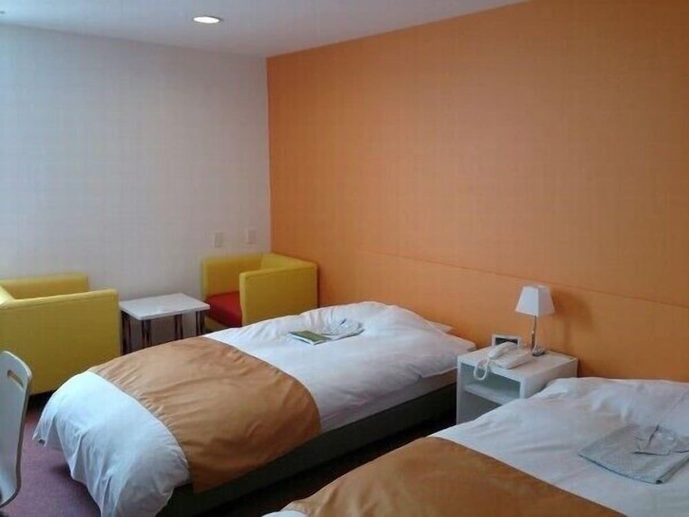 Twin Room, Smoking