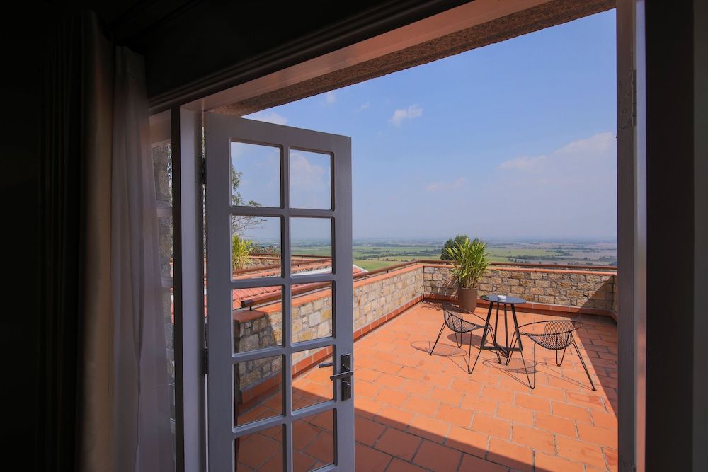 Victoria Nui Sam Lodge Deluxe Double Room 5