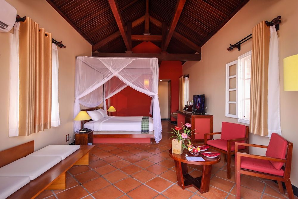 Victoria Nui Sam Lodge Deluxe Double Room 10