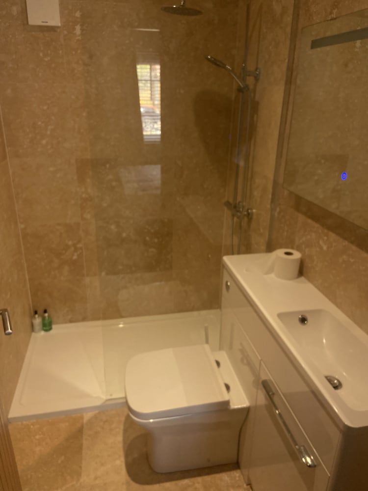 Durham City Cottages Comfort Cottage, Ensuite 10