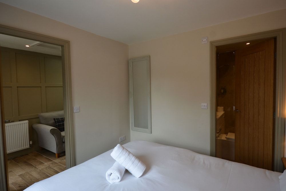 Durham City Cottages Comfort Cottage, Ensuite 5