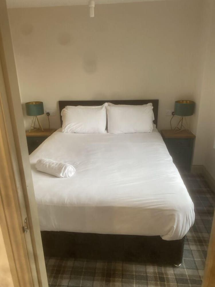 Durham City Cottages Comfort Cottage, Ensuite 2