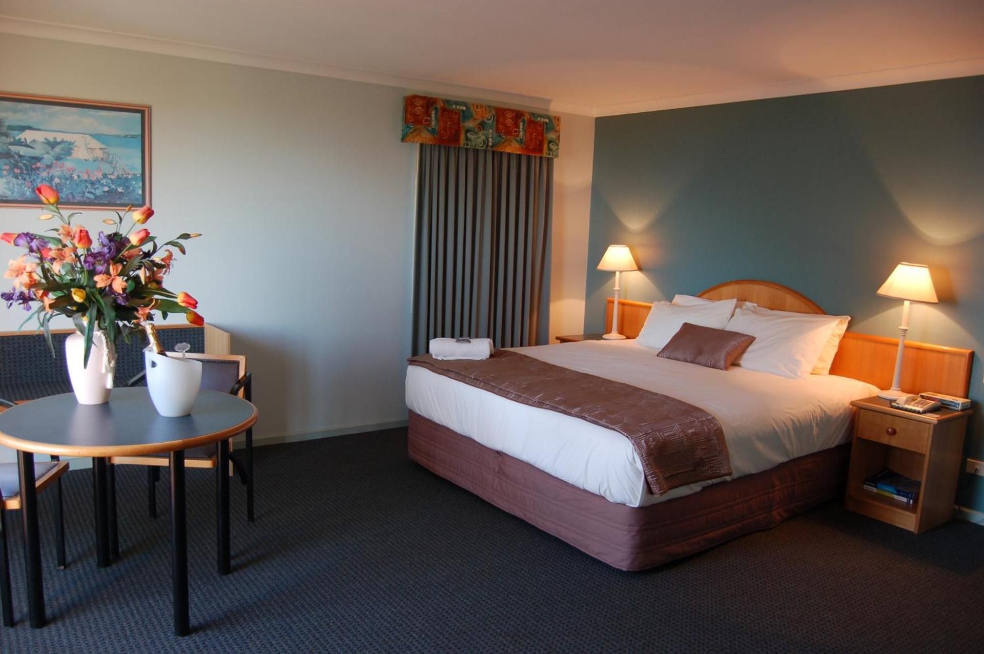 Heritage Resort Shark Bay Deluxe Double Room with Side Sea View