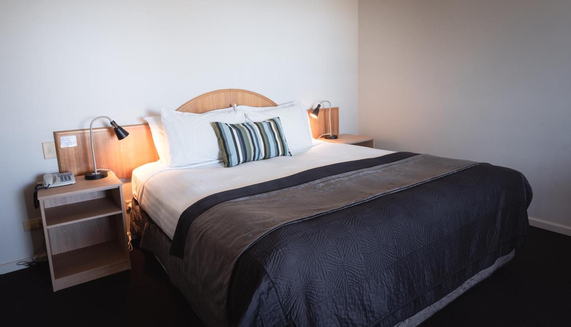 Heritage Resort Shark Bay Deluxe Double Room with Side Sea View 2