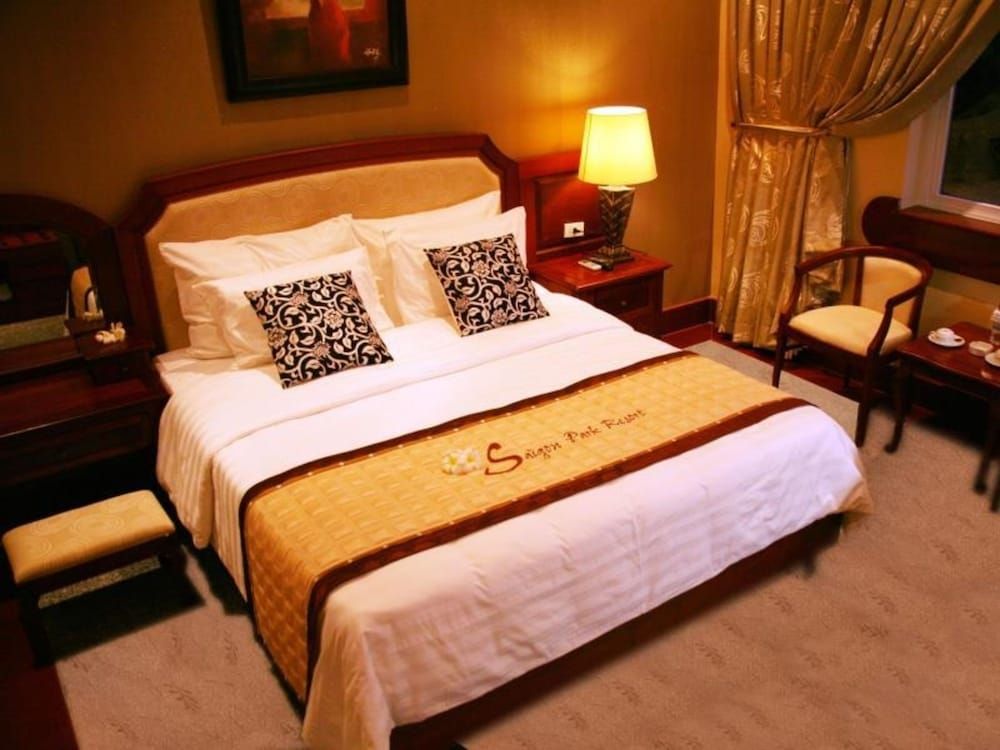 Saigon Park Resort Deluxe Double Room 3