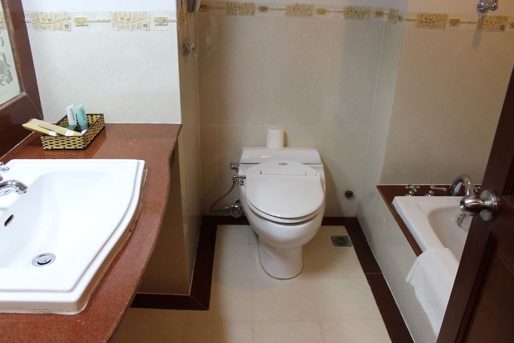 Saigon Park Resort Deluxe Double Room 6