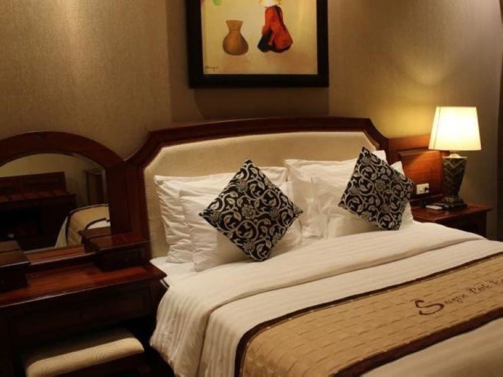 Saigon Park Resort Deluxe Double Room 4