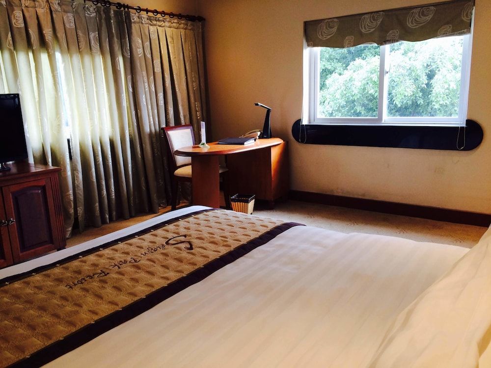 Saigon Park Resort Grand Double Room 6
