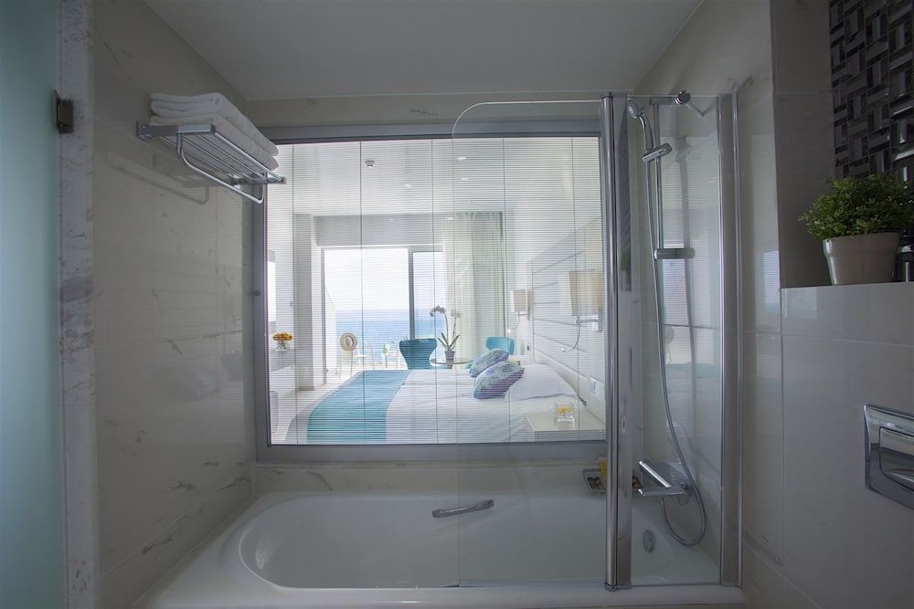 King Evelthon Beach Hotel & Resort Superior Double or Twin Room, 1 Bedroom, Balcony, Sea View 15