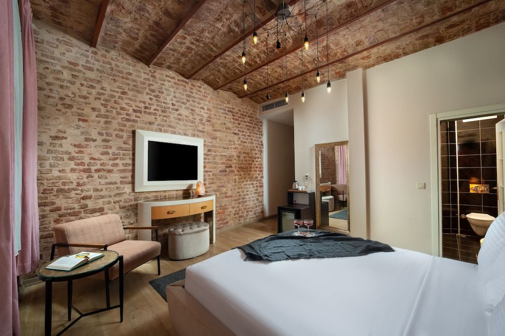 Nine Istanbul Hotel Deluxe Double Room with Brick Wall 15