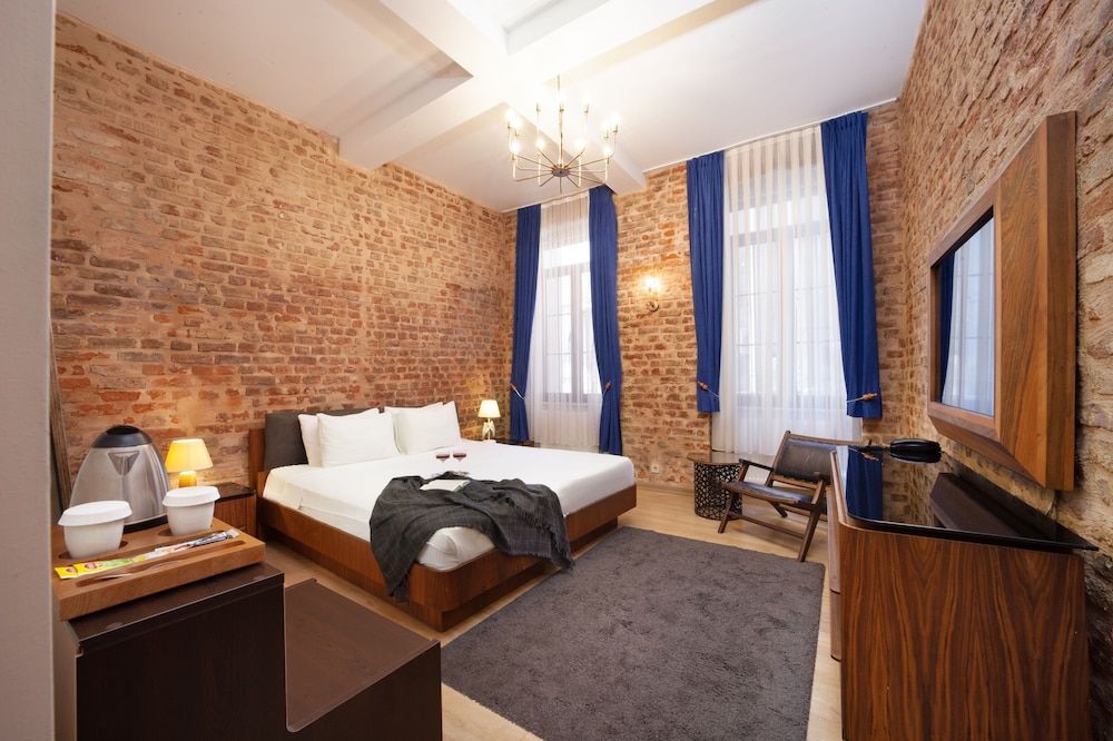 Nine Istanbul Hotel Deluxe Double Room with Brick Wall 33