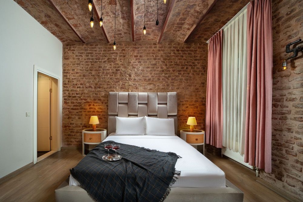 Nine Istanbul Hotel Deluxe Double Room with Brick Wall 13