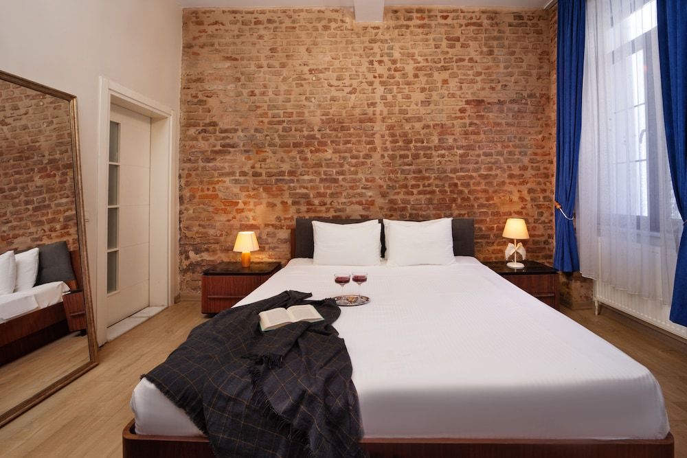 Nine Istanbul Hotel Deluxe Double Room with Brick Wall 30