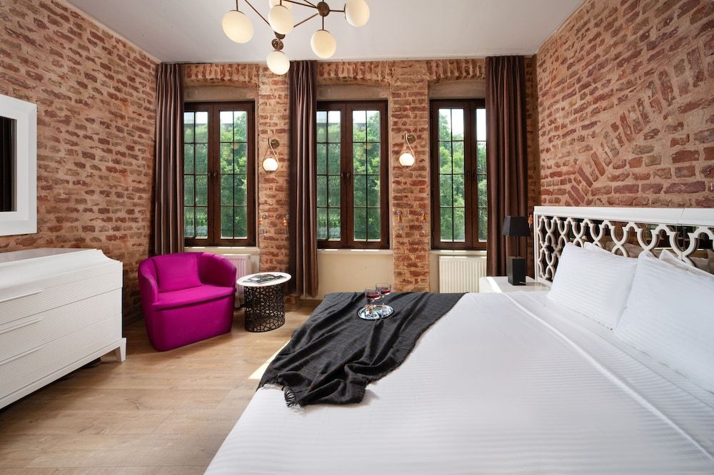 Nine Istanbul Hotel Deluxe Double Room with Brick Wall 20