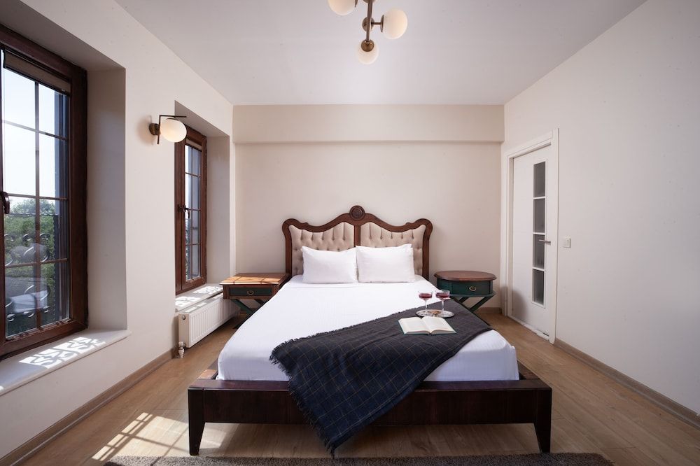 Nine Istanbul Hotel Deluxe Double Room with Brick Wall 41