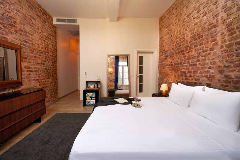 Nine Istanbul Hotel Deluxe Double Room with Brick Wall 31