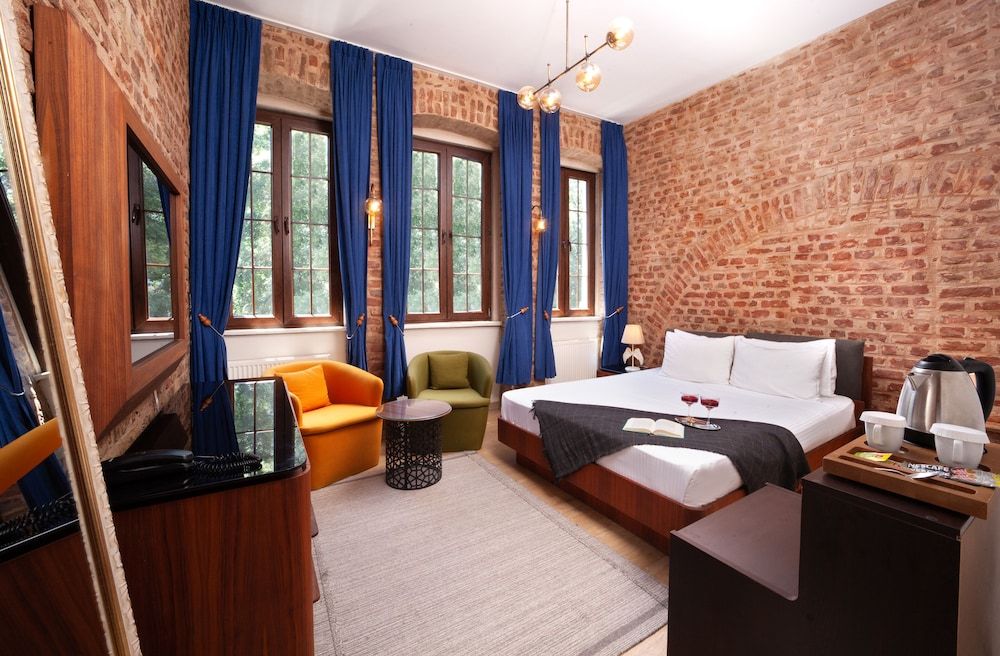 Nine Istanbul Hotel Deluxe Double Room with Brick Wall 36