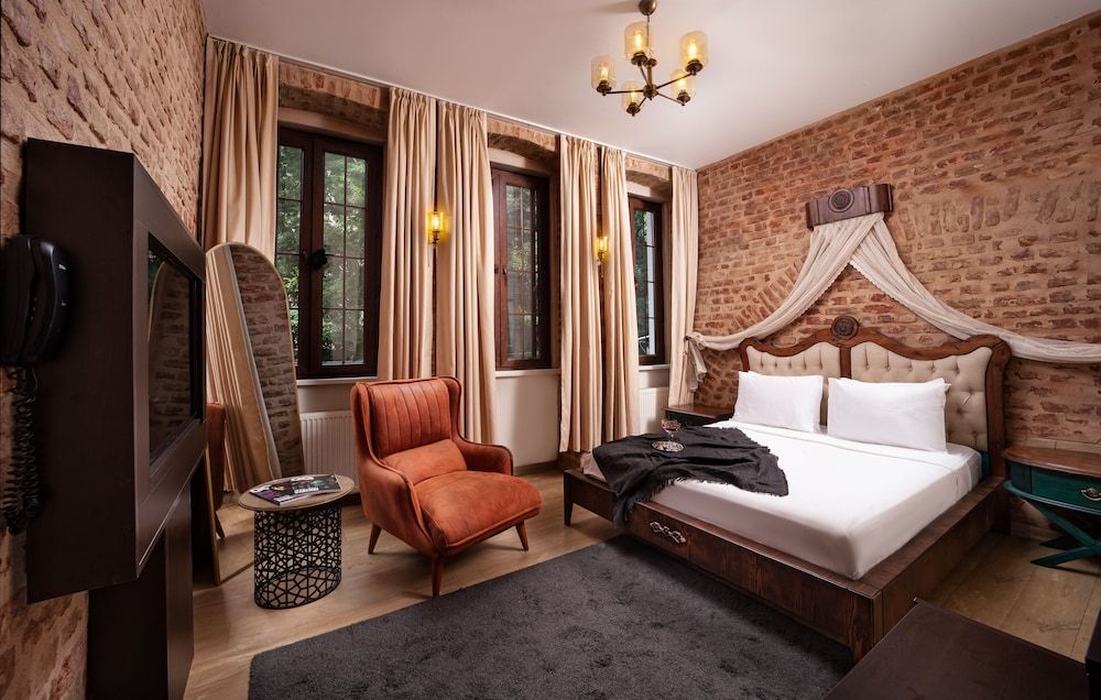 Nine Istanbul Hotel Deluxe Double Room with Brick Wall 8