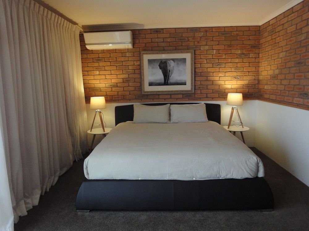 Deluxe Studio Suite, 1 King Bed, Jetted Tub