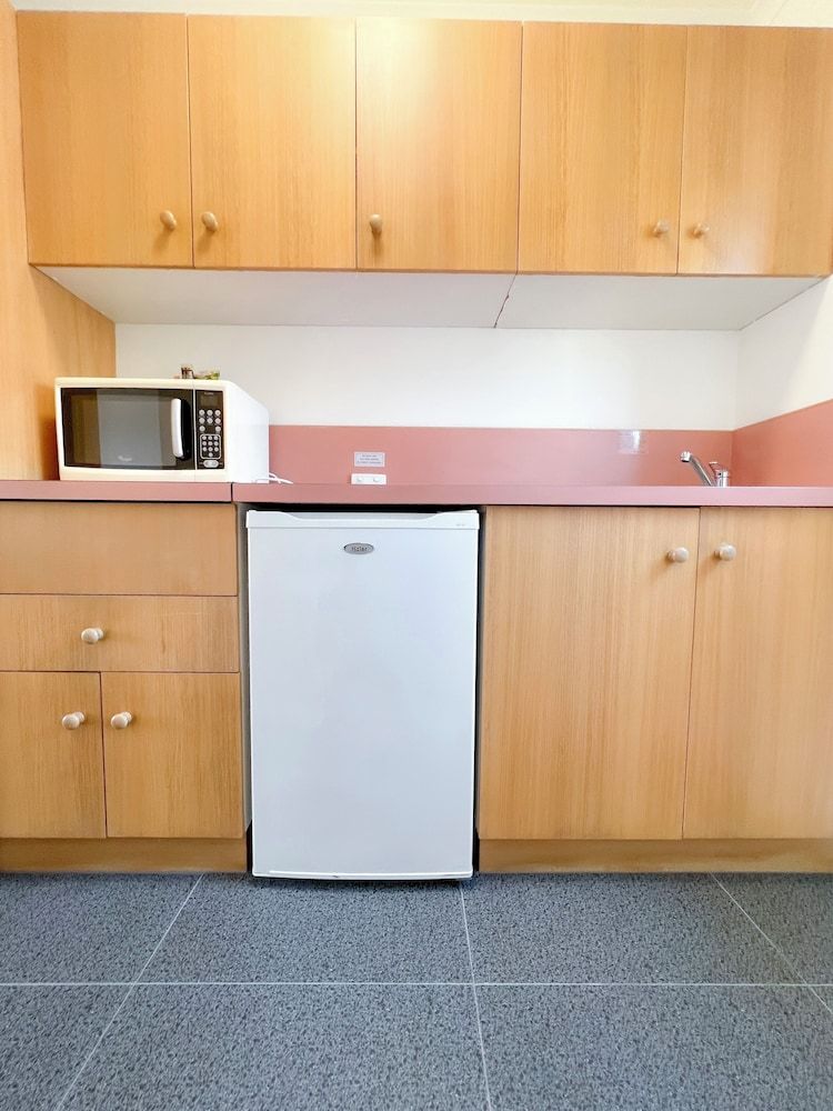 Summerhill Motor Inn Family Studio, Kitchenette, Ground Floor 3