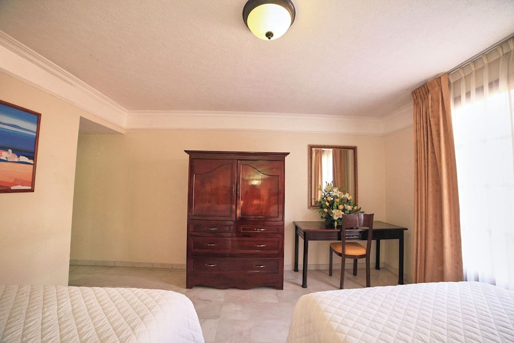 Hotel Francis Drake Family Room 4