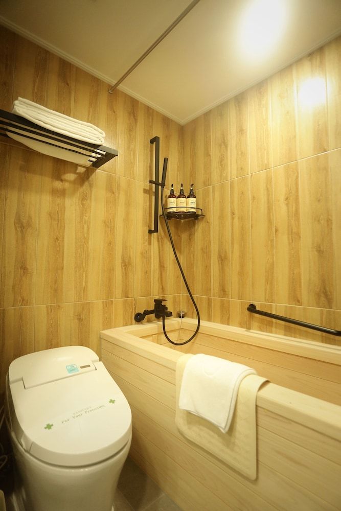 Gumi Century Hotel Superior Double Room 5