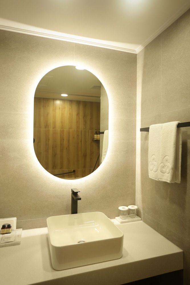 Gumi Century Hotel Superior Double Room 3