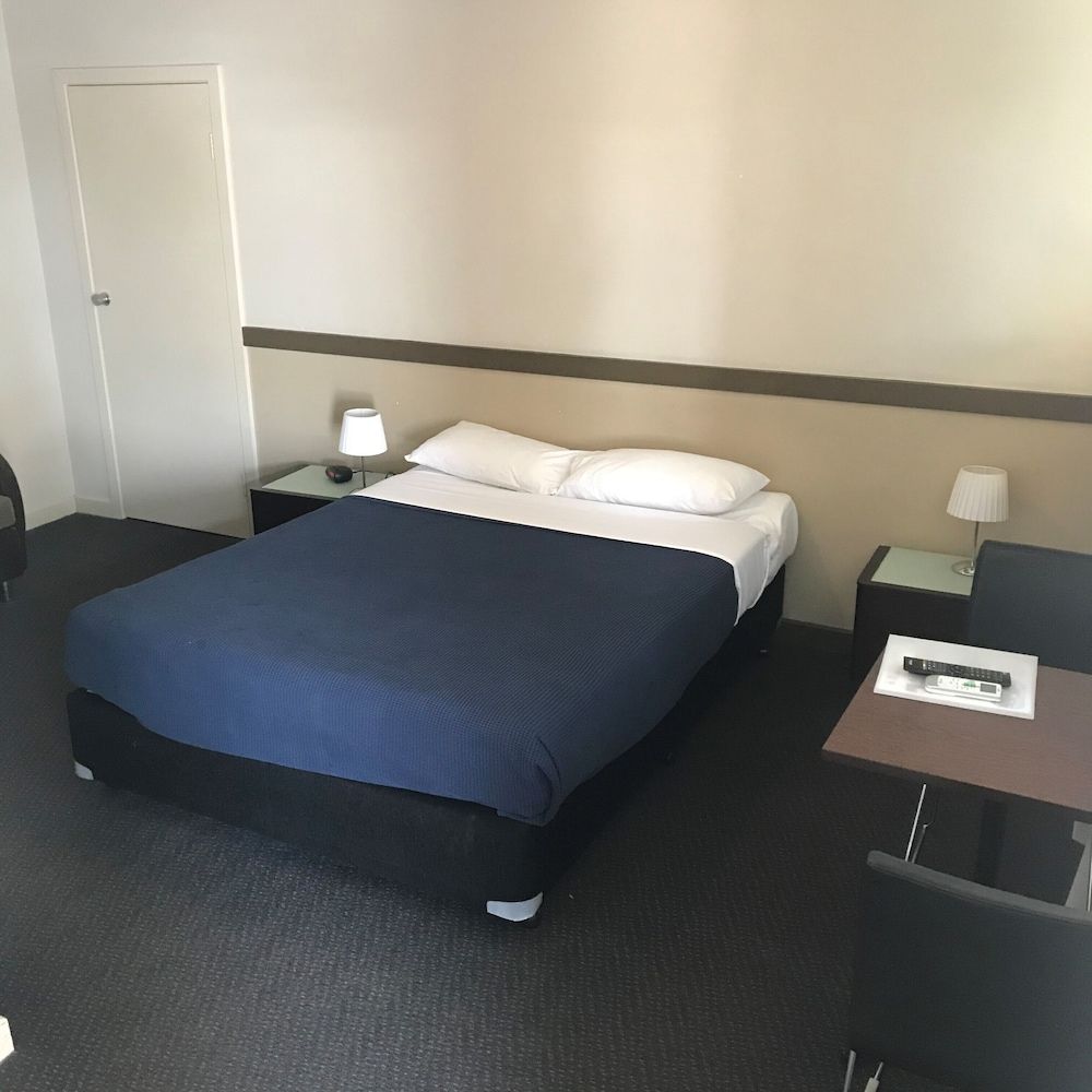 Highlander Hotel Standard Room 4