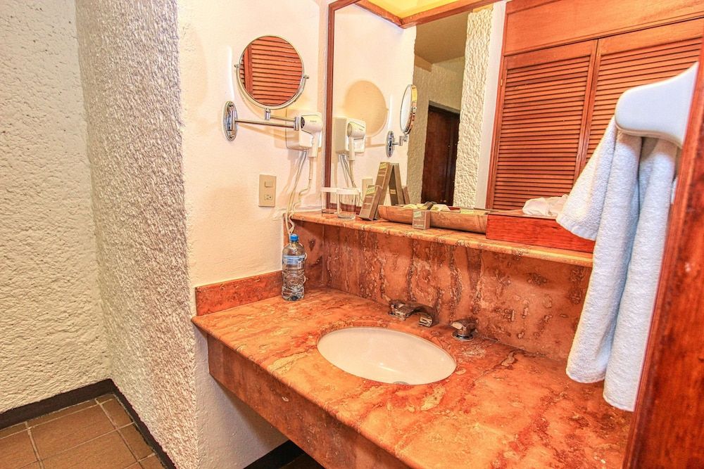 Hotel Ciudad Real Palenque Deluxe Suite 13