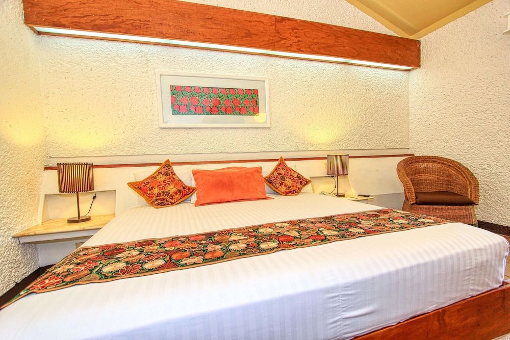 Hotel Ciudad Real Palenque Deluxe Suite 4