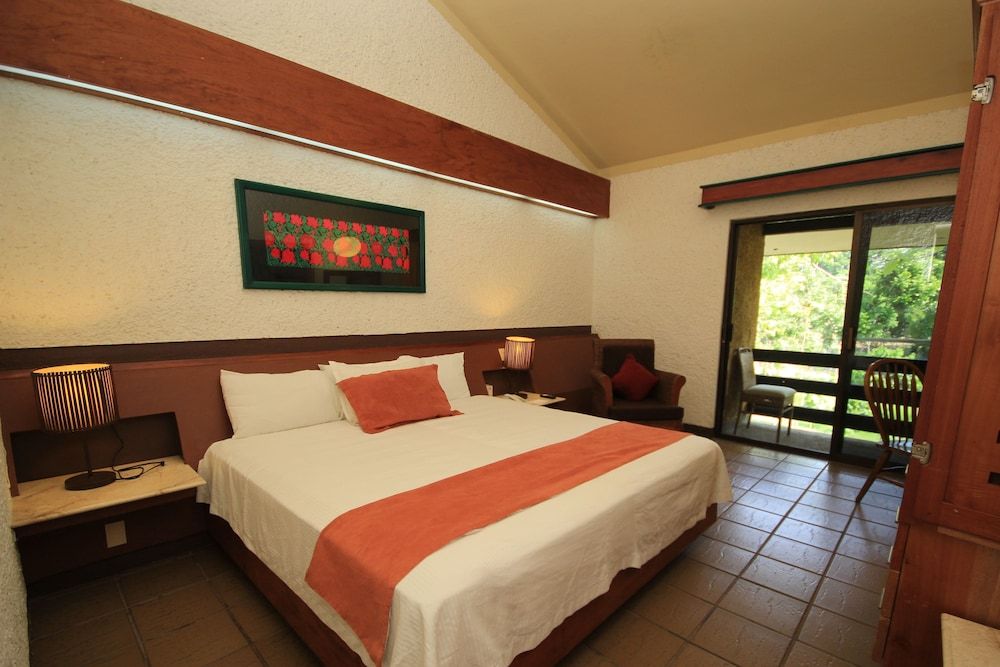 Hotel Ciudad Real Palenque Deluxe Suite 2