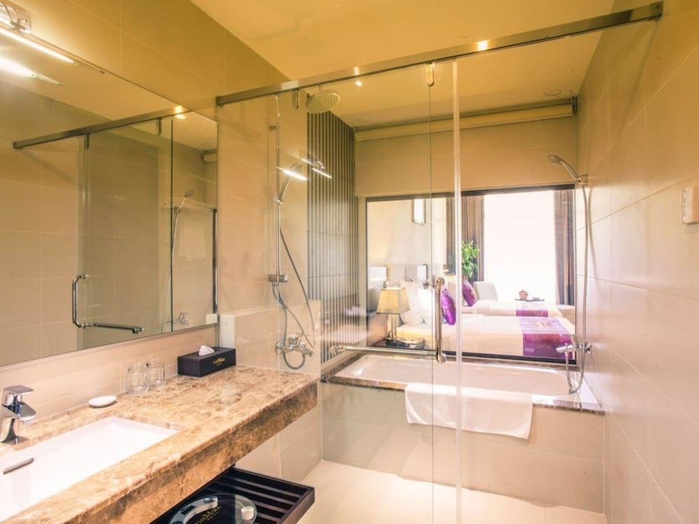 The Mira Hotel Deluxe Twin Room 6