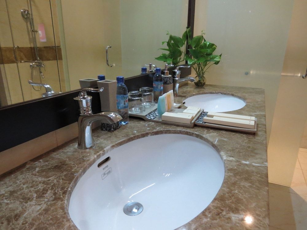 The Mira Hotel Deluxe Double Room (2 pax) 6