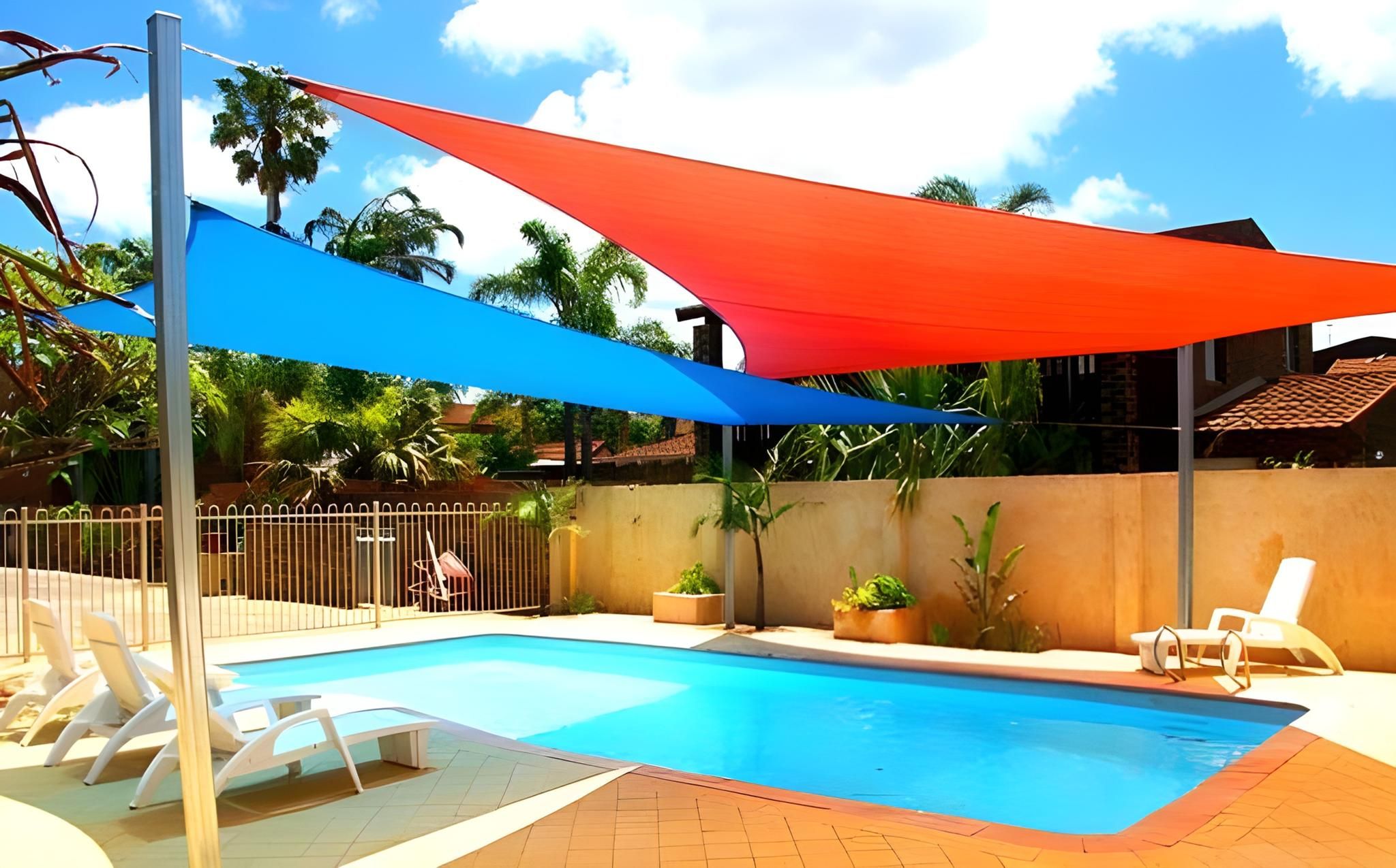 swimming pool [outdoor]