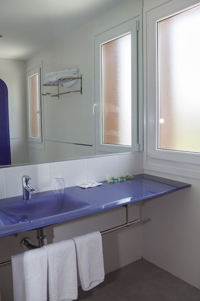 Hotel Jatorrena Triple Room 5