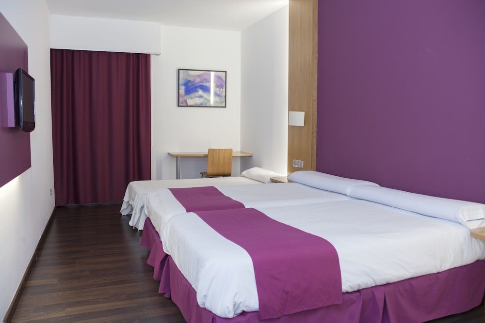 Hotel Jatorrena Triple Room 2