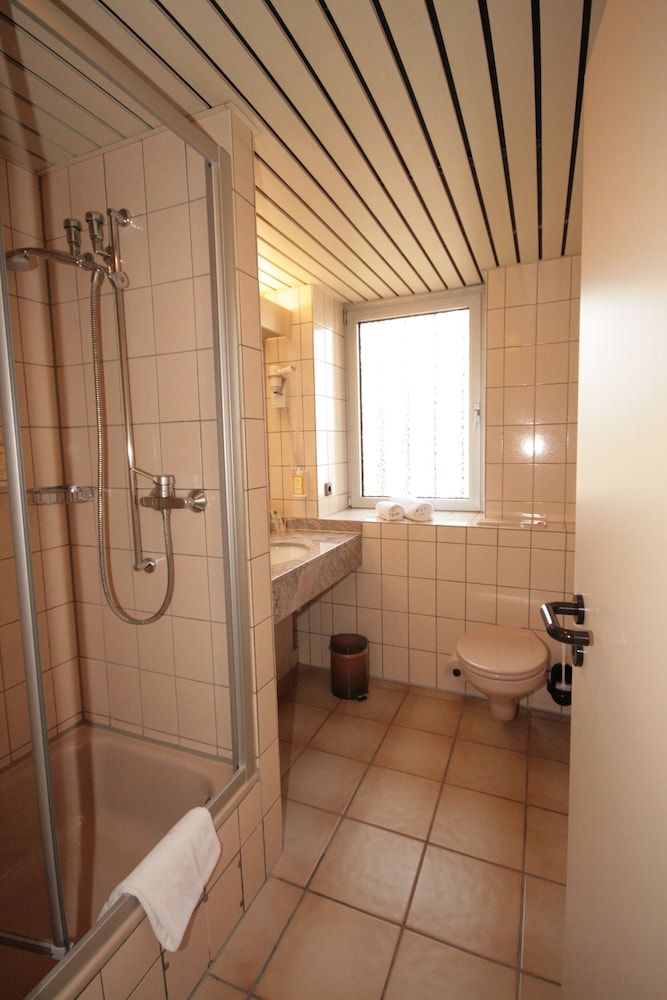 Montana Hotel Mönchengladbach Standard Double Room 8