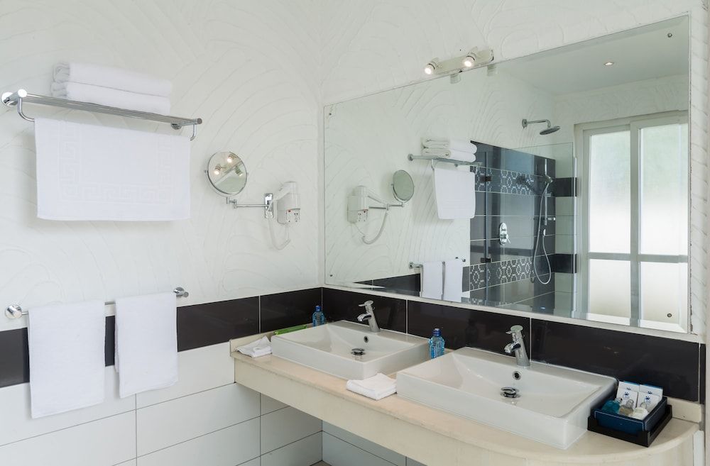 Leopard Beach Resort & Spa Luxury Villa, 3 Bedrooms, Pool View 2