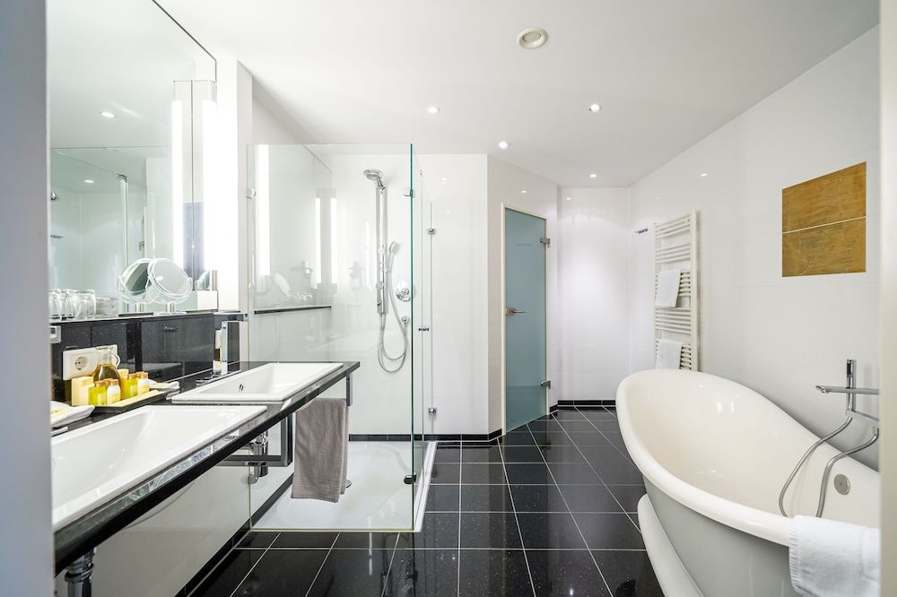 Waldhotel Tannenhäuschen Premium Suite 4