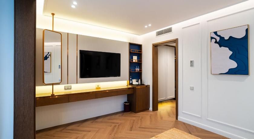 The Dostyk Hotel Deluxe Double Room with Bath 9