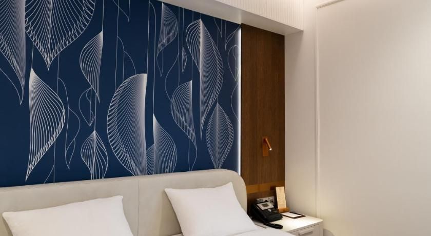 The Dostyk Hotel Deluxe Double Room with Bath 8