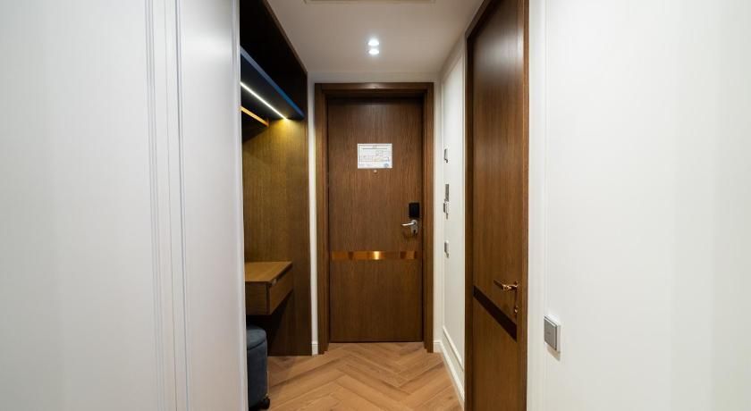 The Dostyk Hotel Deluxe Double Room with Bath 11