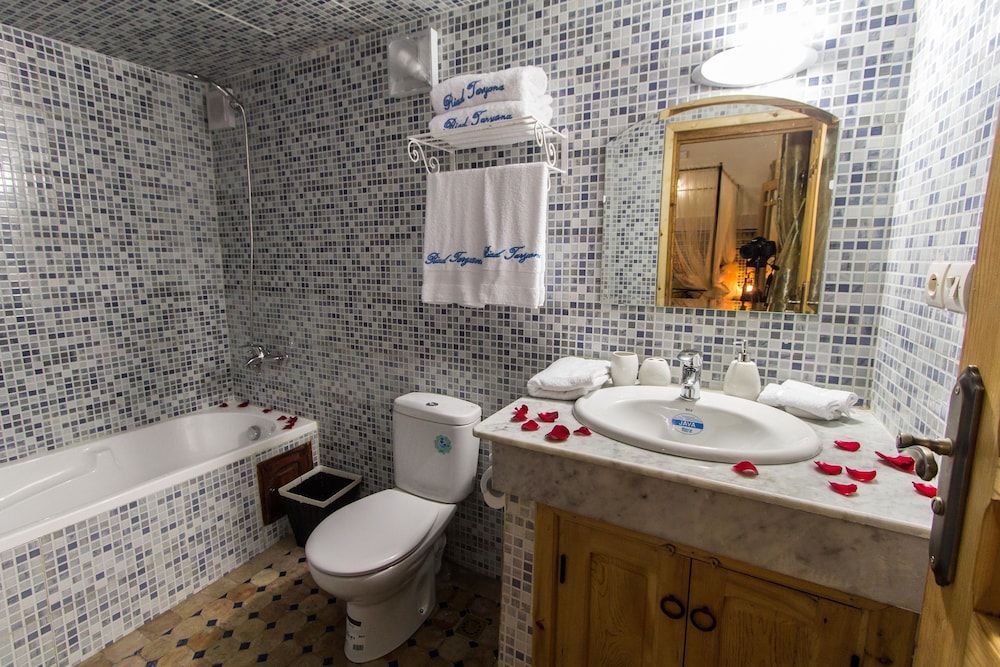 Riad Taryana Deluxe Triple Room, 1 Bedroom, Private Bathroom 3