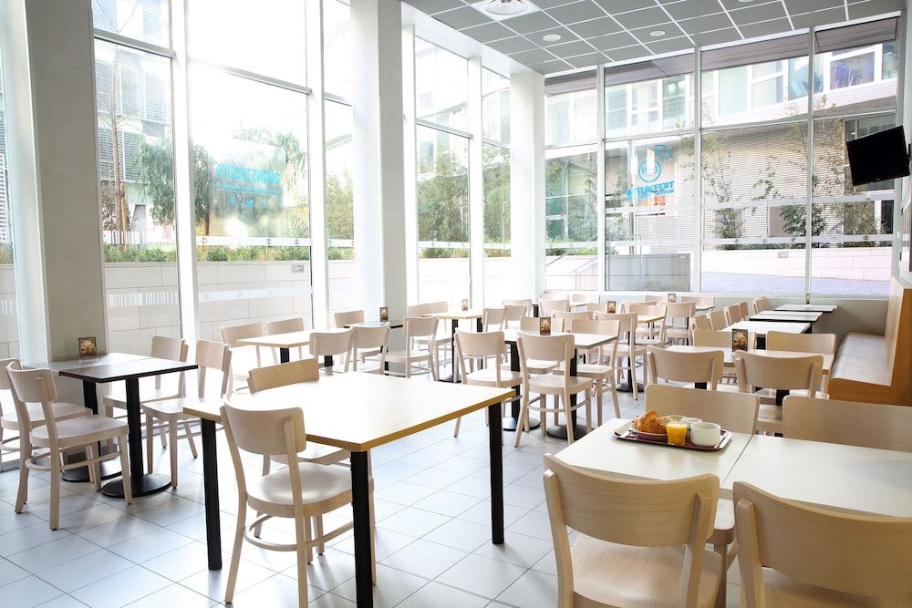 undefined B&B HOTEL Marseille Euromed 10