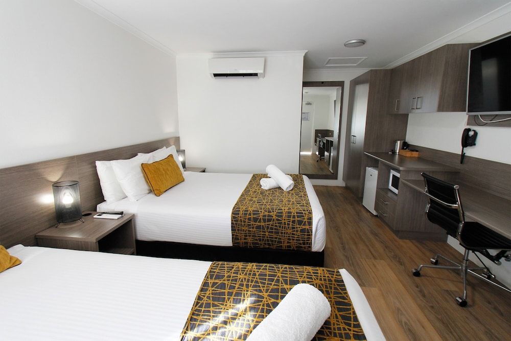 The Stirling Motel Queen Twin Executive 3